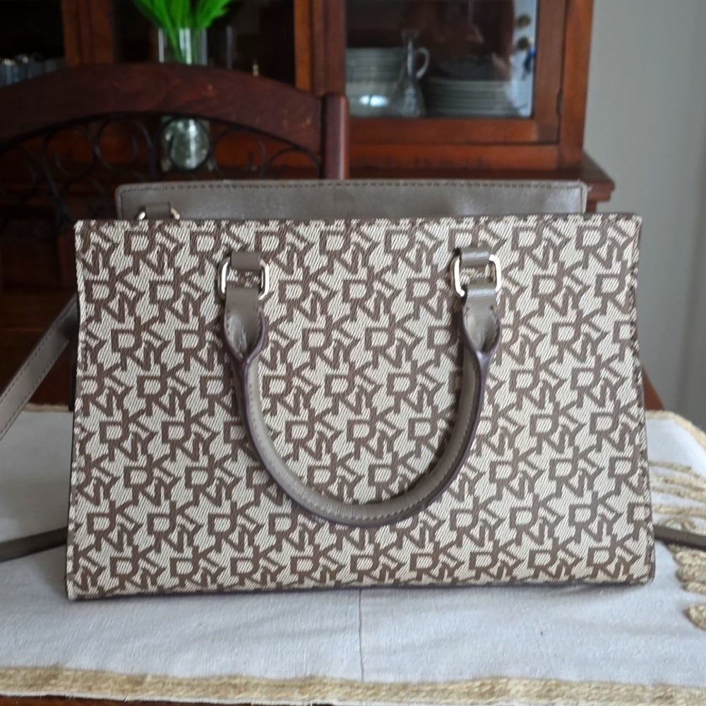 DKNY  Shoulder Bag